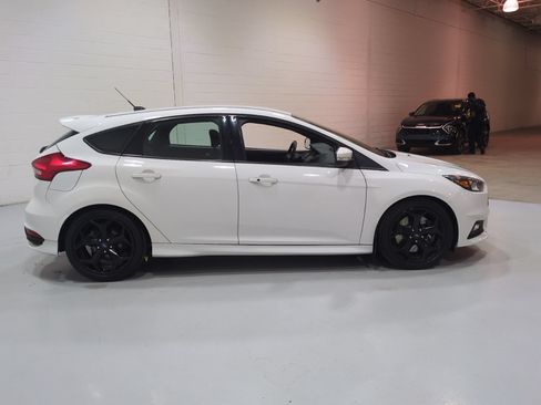 Used 2018 Ford Focus ST FWD image 3