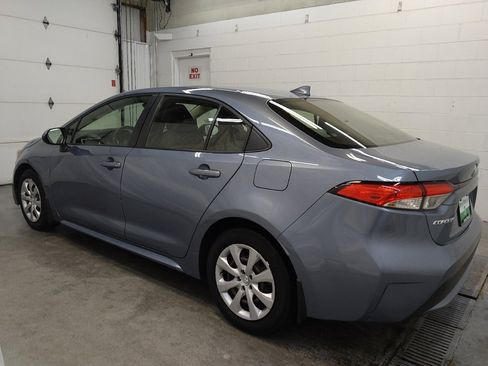 Used 2021 Toyota Corolla LE image 3