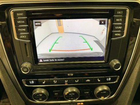 Used 2017 Volkswagen Passat 1.8T R-Line FWD image 21