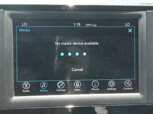 Used 2018 Chrysler Pacifica Touring-L FWD image 24