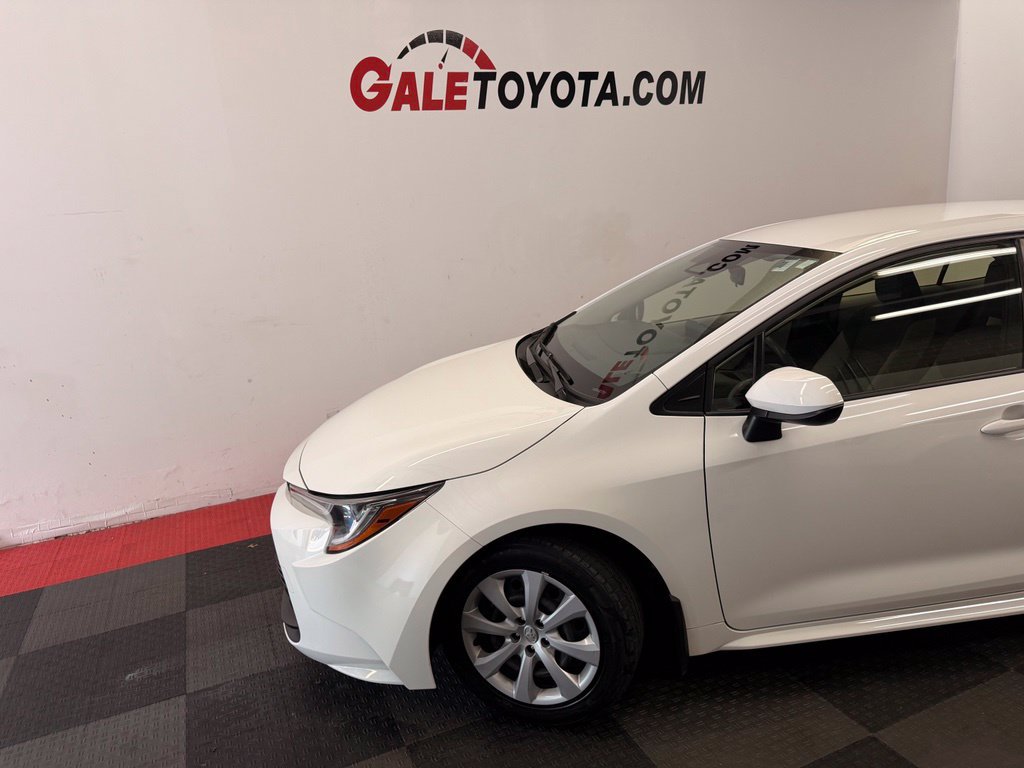 Used 2023 Toyota Corolla LE w/ Carpet Mat Package (TMS) FWD image 4
