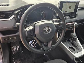 New 2025 Toyota RAV4 LE video 3
