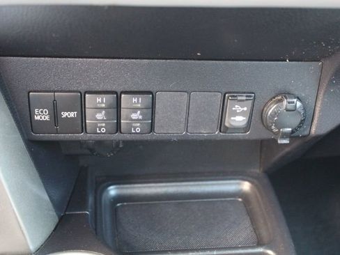 Used 2014 Toyota RAV4 Limited w/ Technology Package image 25