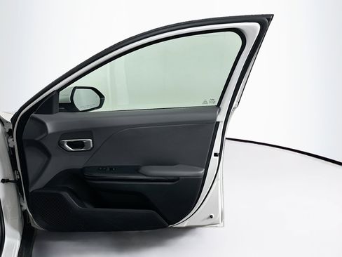 Used 2025 Kia K4 LXS image 30