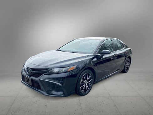 Used 2023 Toyota Camry SE image 9