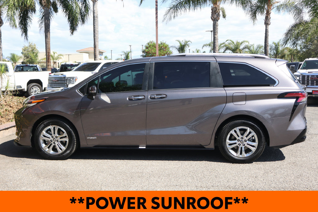 Used 2021 Toyota Sienna Platinum AWD/4WD image 5