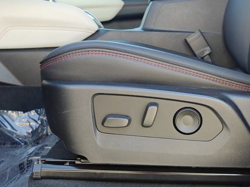 Used 2023 GMC Canyon AT4X image 11