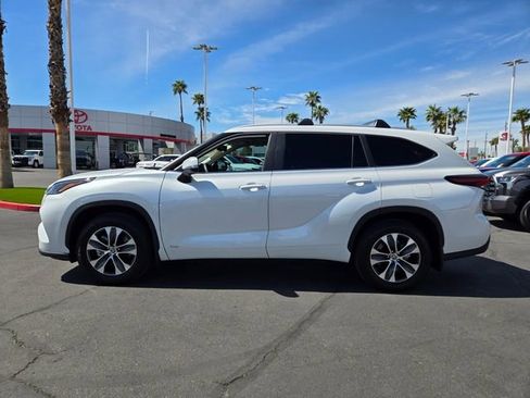 Certified 2025 Toyota Highlander XLE image 7