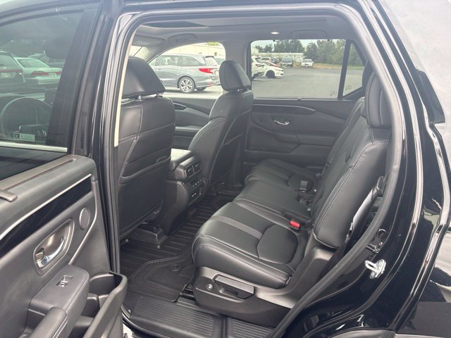 Used 2023 Honda Pilot Touring image 6
