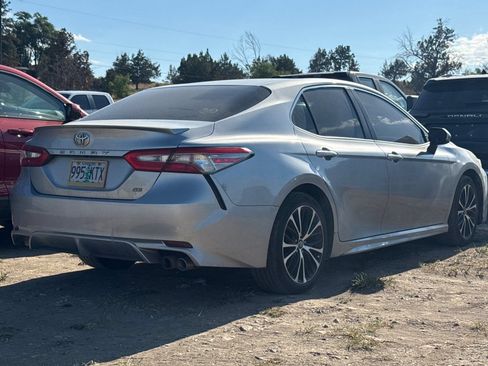 Used 2018 Toyota Camry SE FWD image 4
