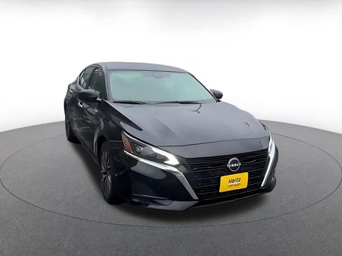 Used 2025 Nissan Altima 2.5 SV FWD image 3