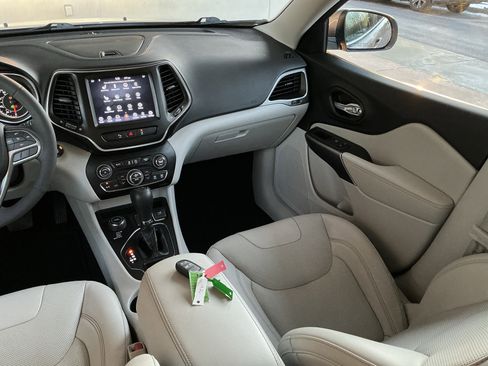 Used 2021 Jeep Cherokee Latitude Lux w/ Sun & Sound Group image 16