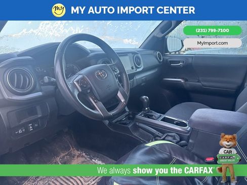 Used 2019 Toyota Tacoma TRD Sport image 8