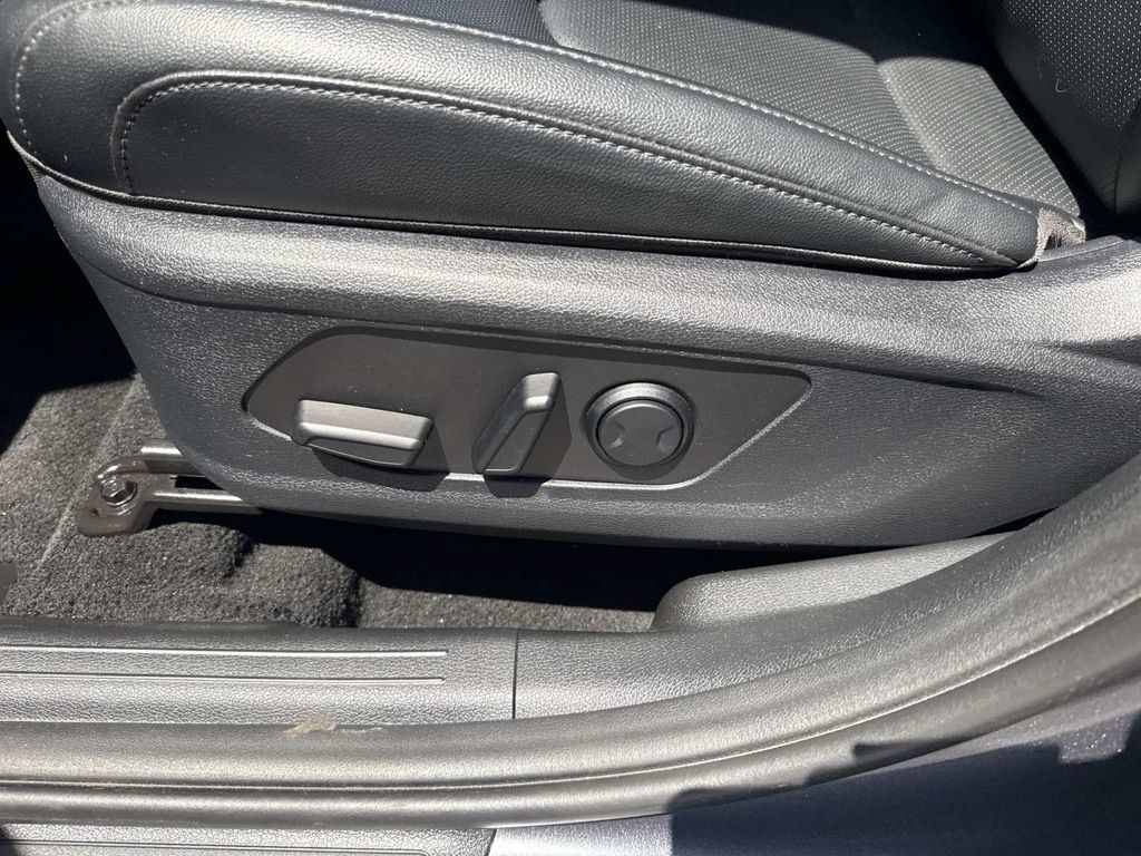 Used 2024 Kia Sportage EX AWD/4WD image 19