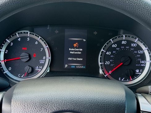 Used 2020 Toyota Highlander L image 11