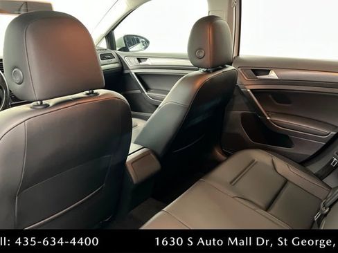 Used 2018 Volkswagen Golf SE image 19