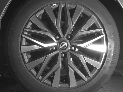 Used 2025 Nissan Altima 2.5 SV FWD image 14