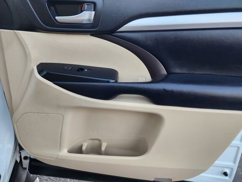 Used 2018 Toyota Highlander XLE image 9