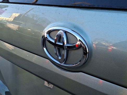 Used 2010 Toyota Sienna LE image 4