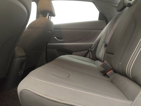 Used 2025 Hyundai Elantra SEL FWD image 18