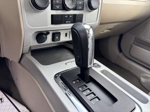 Used 2010 Mercury Mariner 4WD image 17