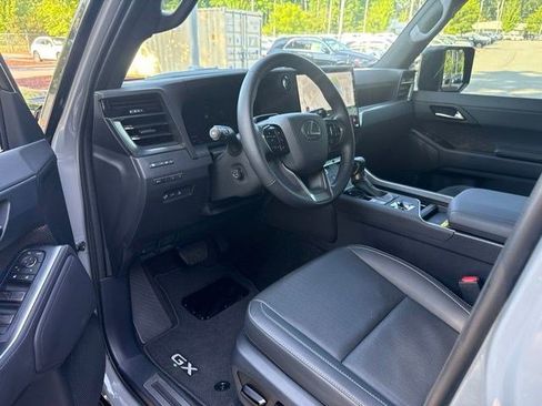 Used 2026 Lexus GX 550 w/ Cold Area Package AWD/4WD image 8