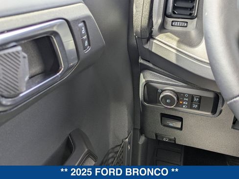 New 2025 Ford Bronco Badlands image 31