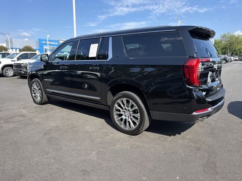 Used 2025 GMC Yukon XL Denali w/ Denali Reserve Package AWD/4WD image 8