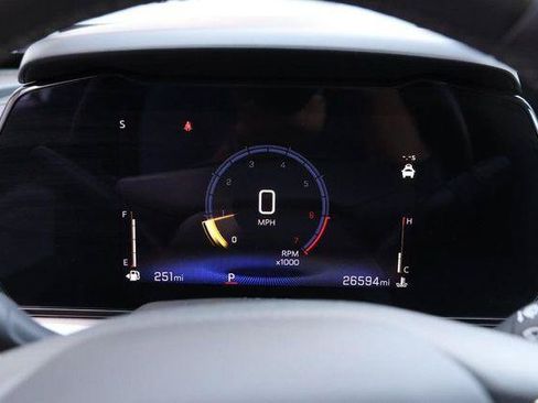 Used 2025 Chevrolet Trax LT w/ LT Convenience Package FWD image 13