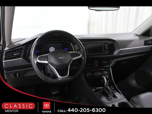 Used 2024 Volkswagen Jetta SE FWD image 6