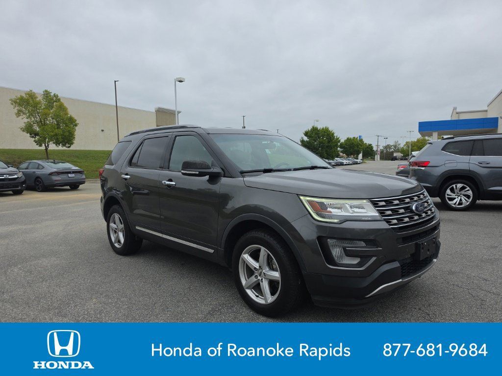Used 2017 Ford Explorer XLT w/ Equipment Group 202A AWD/4WD image 7