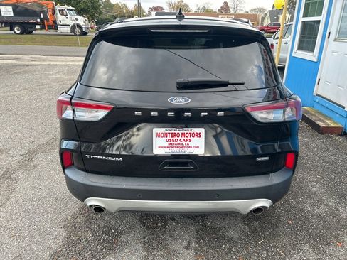Used 2020 Ford Escape Titanium image 4