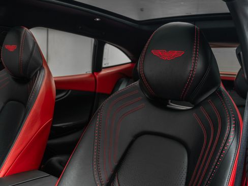 Used 2021 Aston Martin DBX AWD/4WD image 28