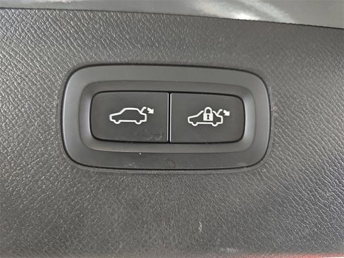 Used 2019 Volvo XC90 T6 Momentum w/ Advanced Package image 16