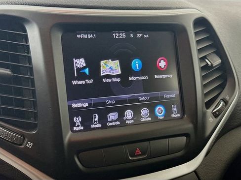 Used 2015 Jeep Cherokee Trailhawk w/ Comfort/Convenience Group AWD/4WD image 17