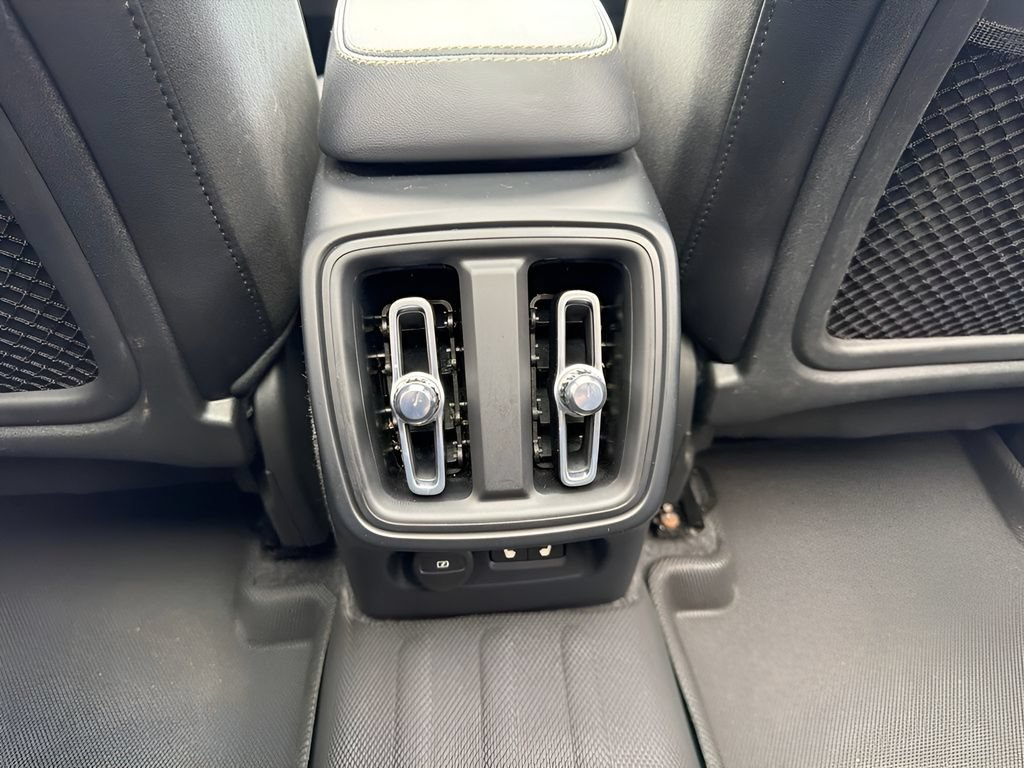 Used 2021 Volvo XC40 T5 R-Design w/ Climate Package AWD/4WD image 22