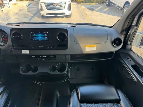 Used 2023 Mercedes-Benz Sprinter 3500 image 23