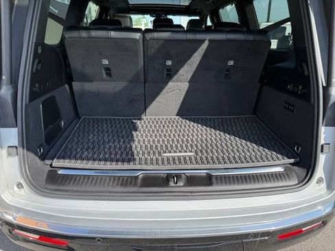 Used 2025 Jeep Grand Wagoneer 4WD w/ 8-Passenger Seating Package image 13