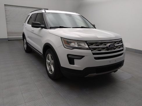 Used 2018 Ford Explorer XLT image 13