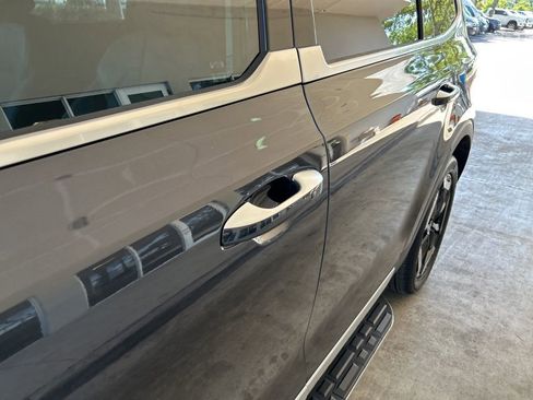 Used 2025 Kia Telluride S image 17