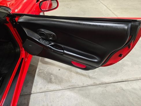 Used 2001 Chevrolet Corvette Convertible w/ Preferred Equipment Group2 image 25