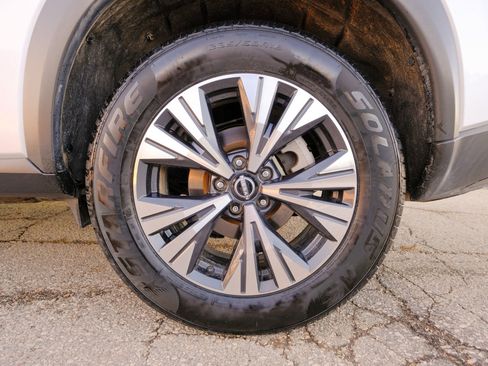 Used 2023 Nissan Rogue SV image 28