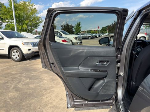 Used 2025 Nissan Kicks SV FWD image 12