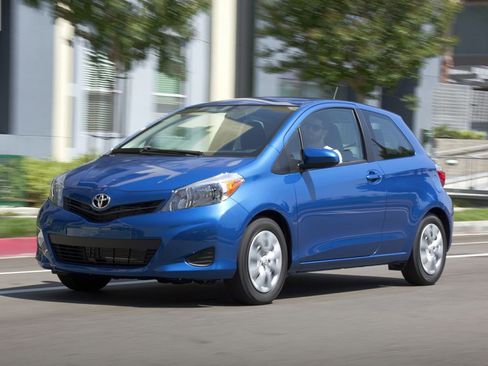 Used 2012 Toyota Yaris LE image 2