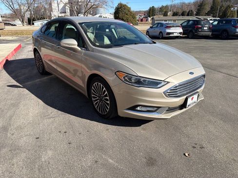 Used 2017 Ford Fusion SE FWD image 7