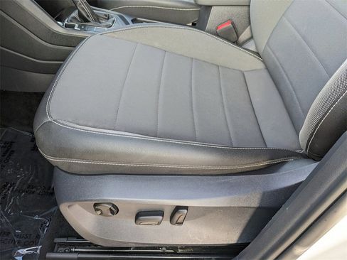 Used 2023 Volkswagen Taos SE image 17