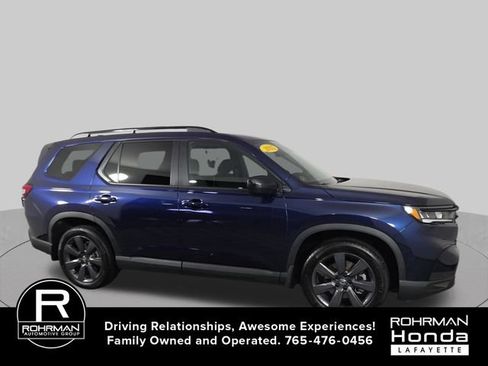 Used 2025 Honda Pilot Sport image 2