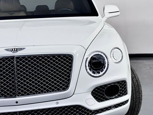 Used 2018 Bentley Bentayga image 6