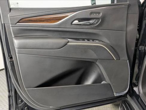 Used 2021 Cadillac Escalade Luxury AWD/4WD image 13