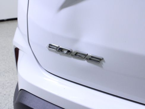 Used 2019 Ford Edge SE image 9